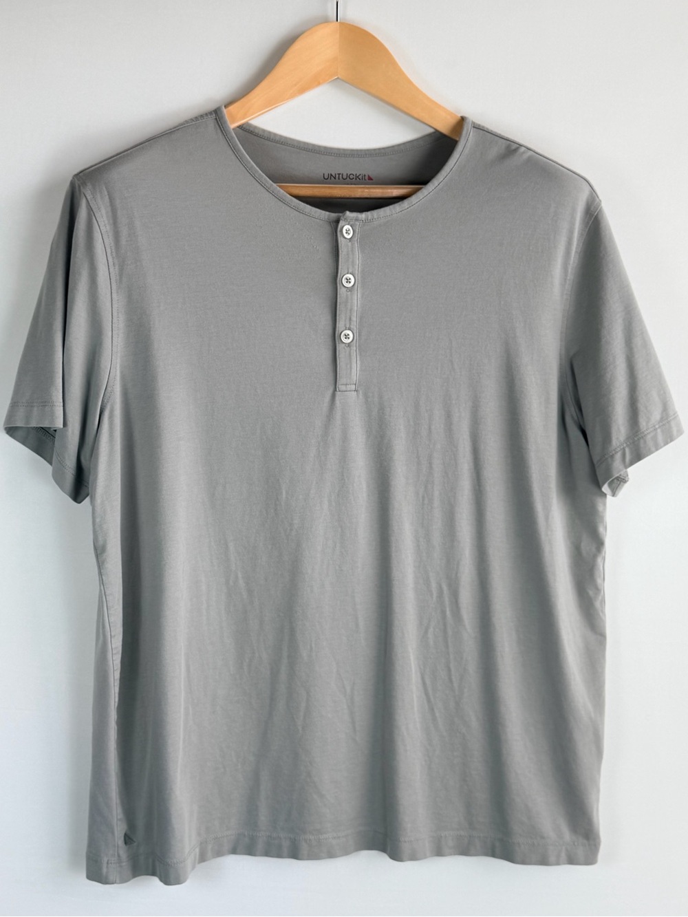 UNTUCKit Men’s Large Gray Short Sleeve Henley Tencel Stretch Shirt